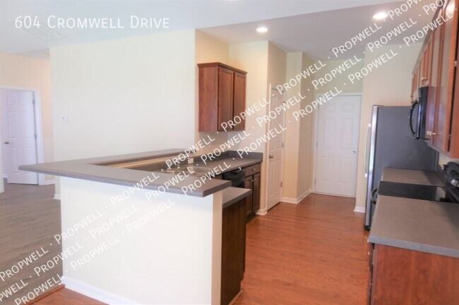 Building Photo - 604 Cromwell Dr