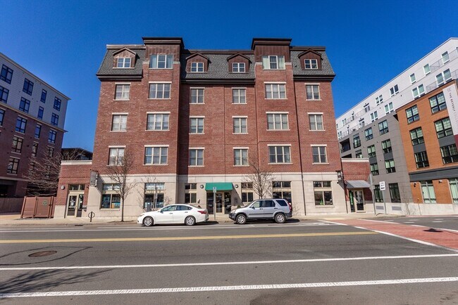 Building Photo - 116-128-128 Rantoul St