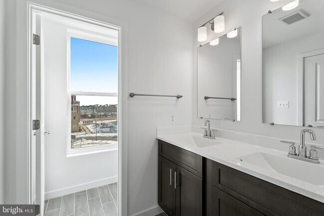 Building Photo - 714 Iron Frg Rd