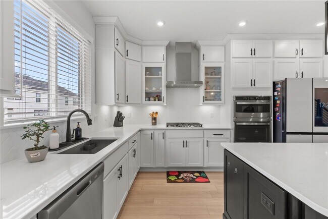 Building Photo - 16505 Honey Locust Dr