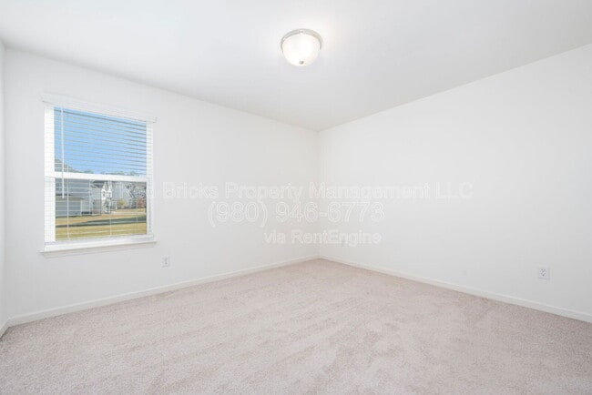 Building Photo - 4698 Selhurst Dr