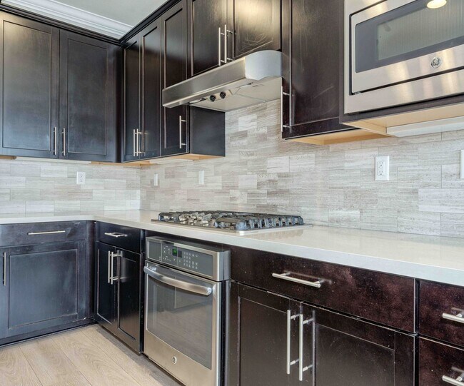 Building Photo - Expansive Portola Springs 4 Bedroom Home