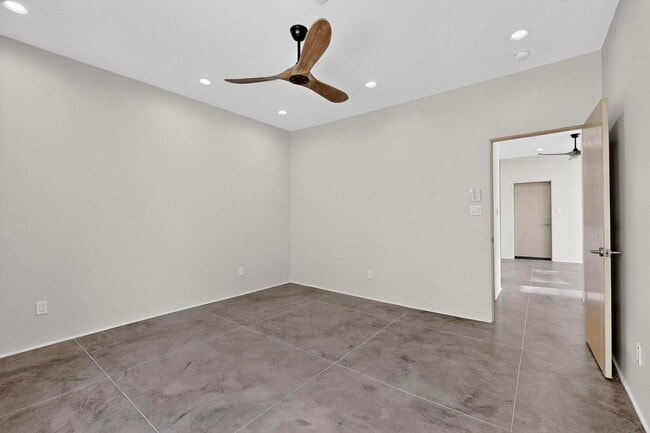 Building Photo - 705 Alcalde Pl SW