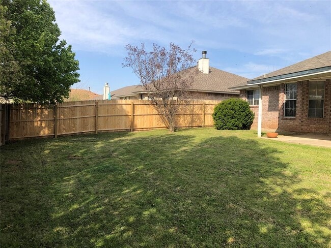 Building Photo - 2045 Rising Hill Dr