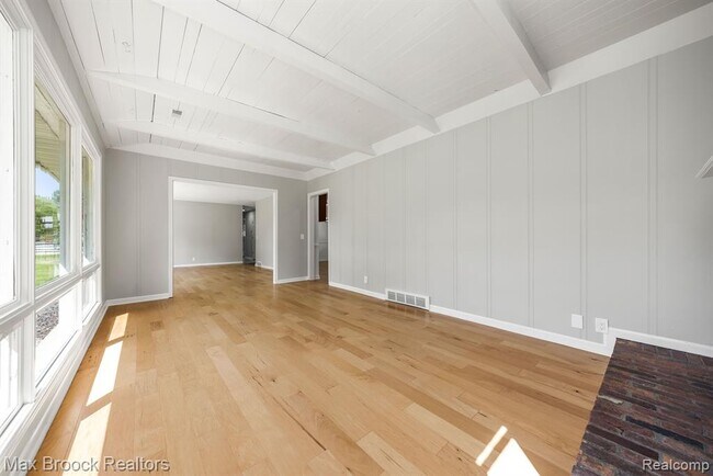 Building Photo - 6096 Darramoor Rd