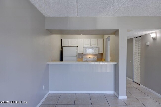 Building Photo - 400 1st St S