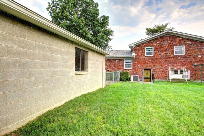 Building Photo - Available NOW - 4 beds/ 2 baths - $2,000/mo