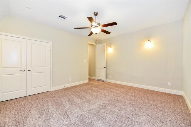 Building Photo - 137 Skybranch Dr