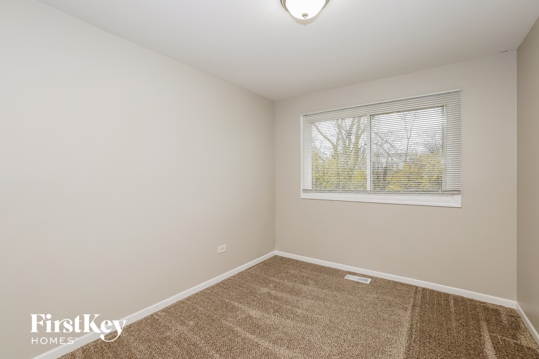 Building Photo - 660 Sullivan Ln