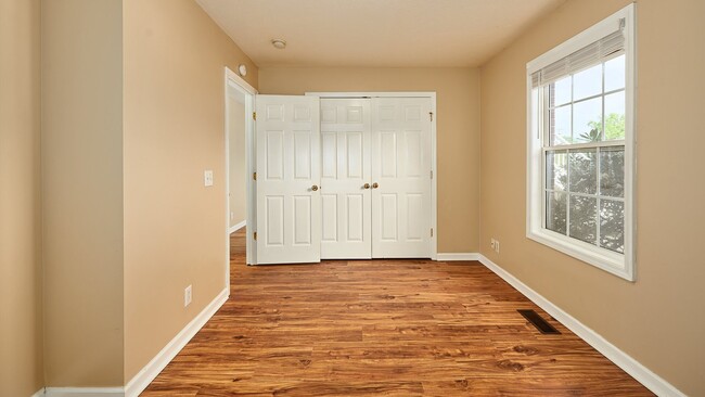Building Photo - Now Showing: 2BR, 1 1/2BA condo
