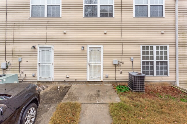 Building Photo - 7220 Oakley Ct