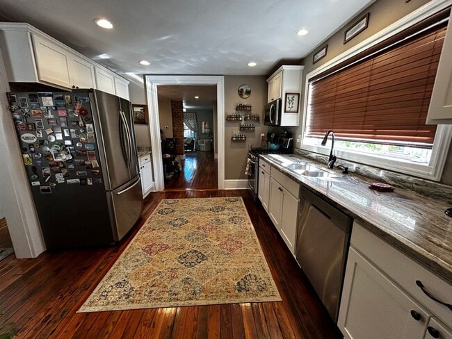 Building Photo - Cozy & Updated - 3 BR home in Old SW!