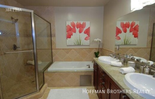 Building Photo - 11911 Mayfield Ave