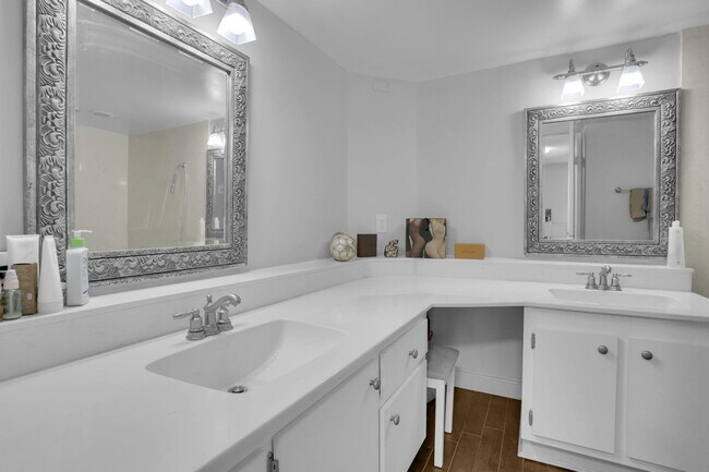 Building Photo - 100 Pelican Pointe Dr