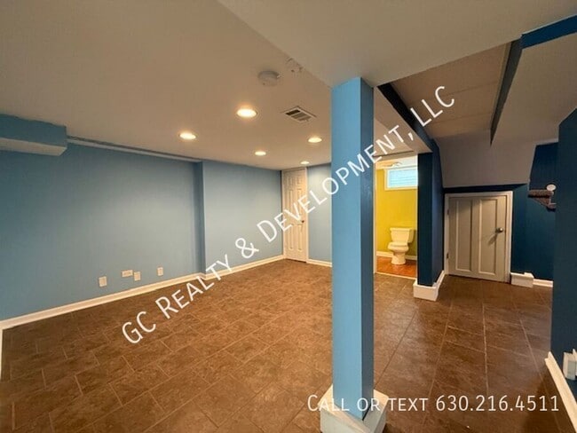 Building Photo - 837 7th Ave