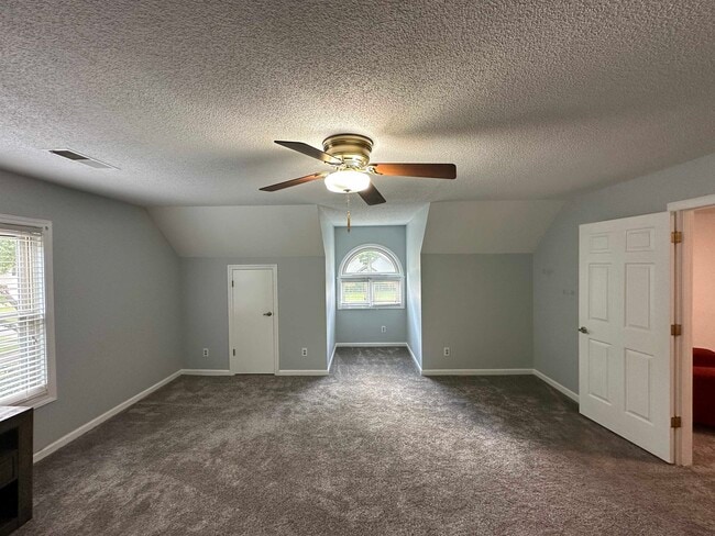 Building Photo - 9118 Fox Ridge Rd