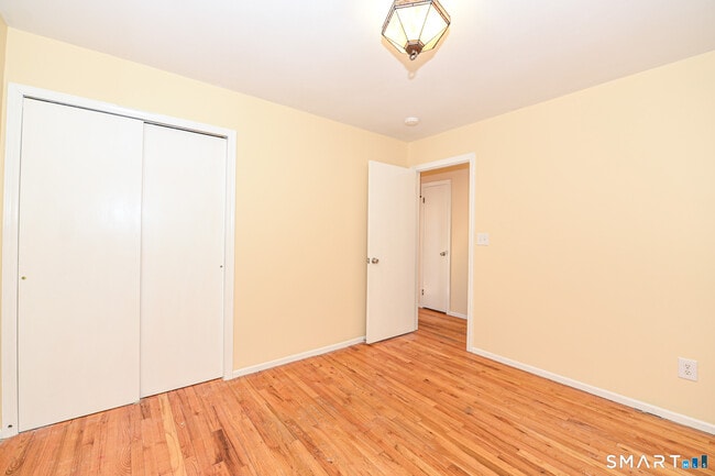 Building Photo - 90 Mary Ellen Dr