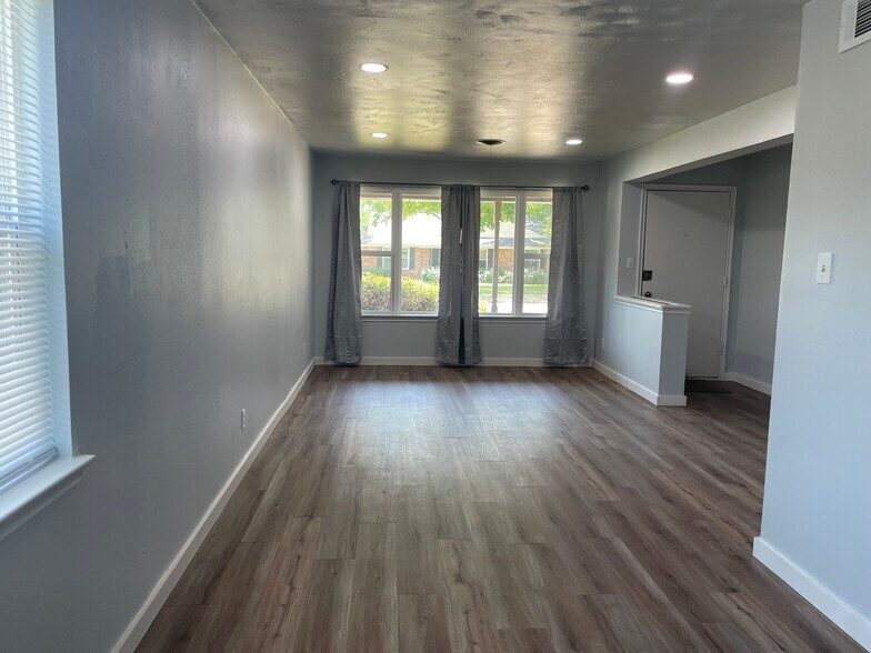 Building Photo - 9655 Lanward Dr