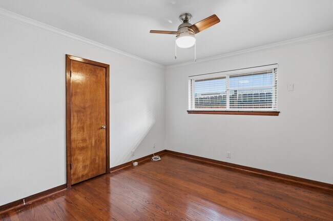 Building Photo - 5307 Poinciana Dr