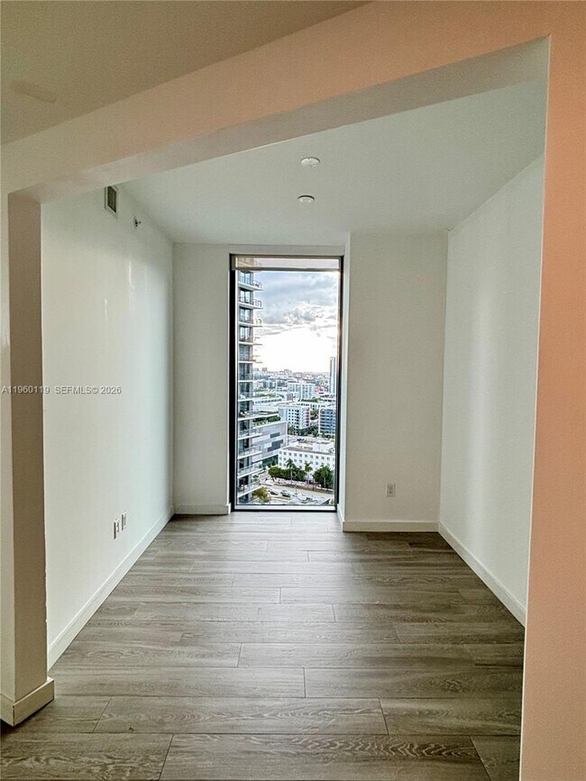 Building Photo - 501 NE 31st St