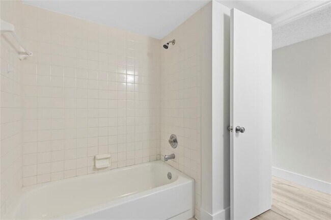 Building Photo - 610 Gardens Dr