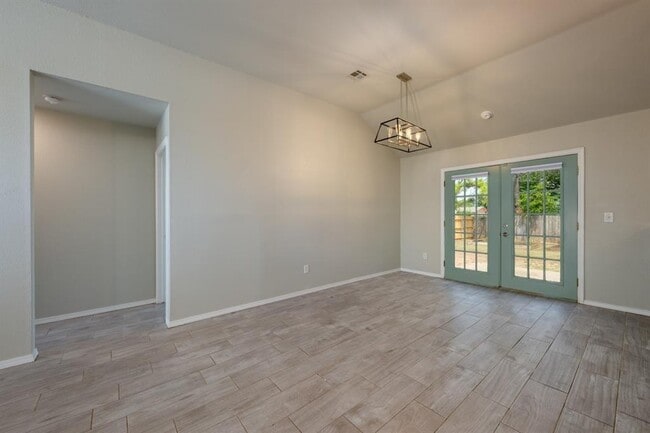 Building Photo - 1501 Tree Line Dr