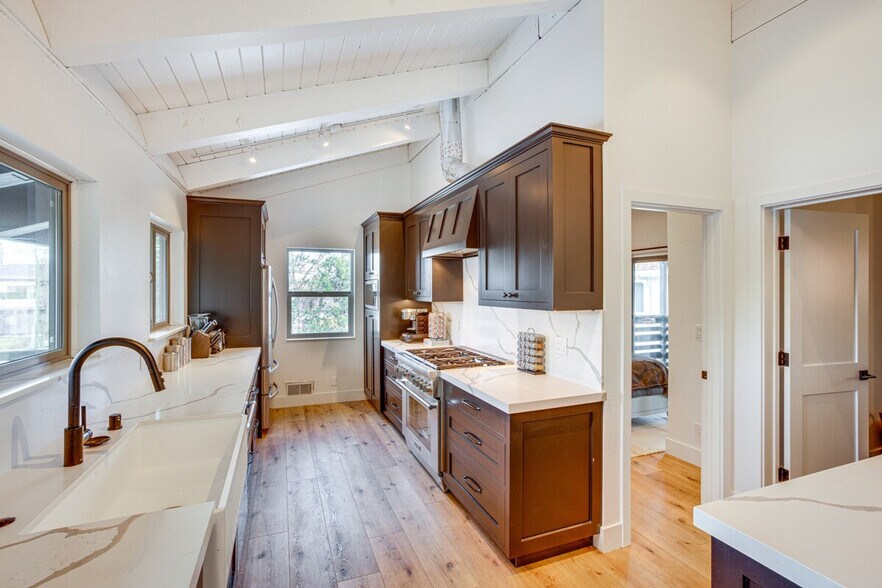 Building Photo - 574 Danube Dr