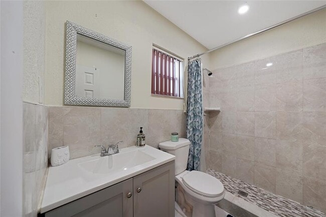 Building Photo - 8453 Southampton Dr