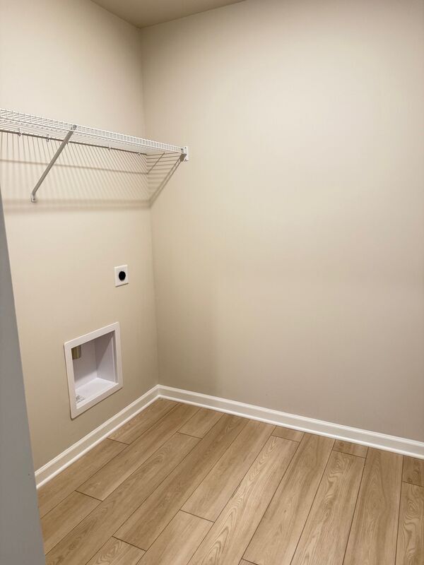 Building Photo - 813 Powder Br Dr