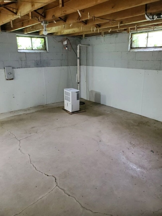 Building Photo - 2 Bedroom Single Family One Level Home