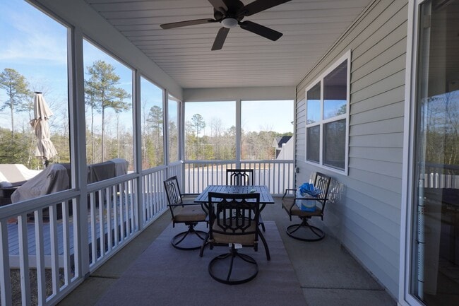 Building Photo - MOVE IN DATE MUST BE SCHEDULED 14 DAYS FROM PAYING SECURITY DEPOSIT.