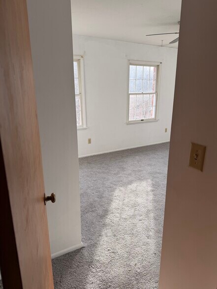 Building Photo - 1 Sylvan Spring Dr