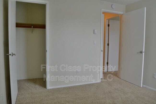Building Photo - 12360 SW Sussex St