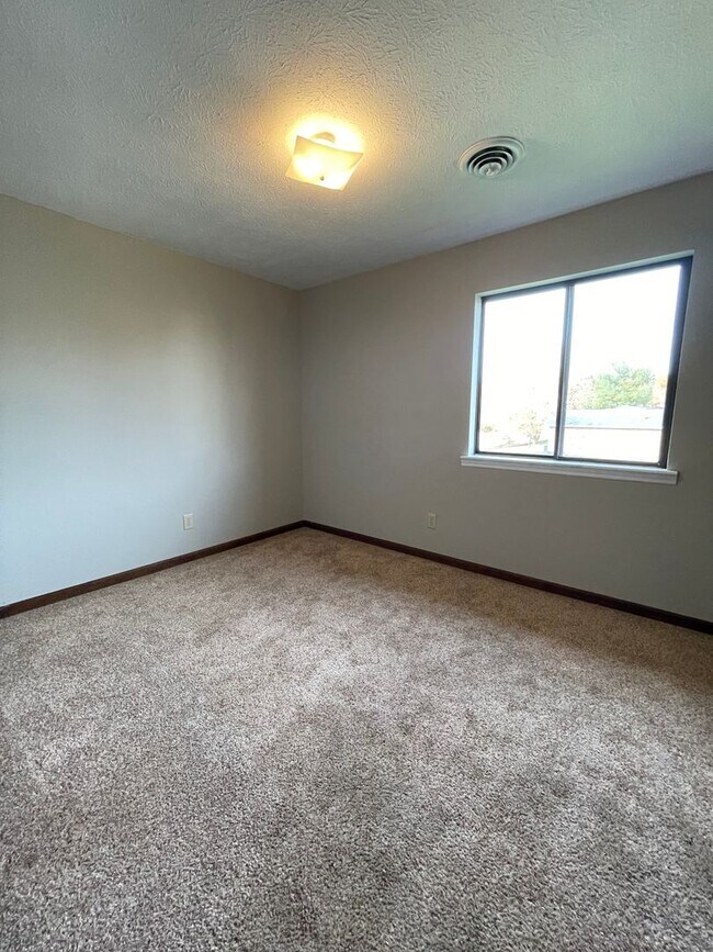 Building Photo - 2 Bedroom apartment for rent near EMU
