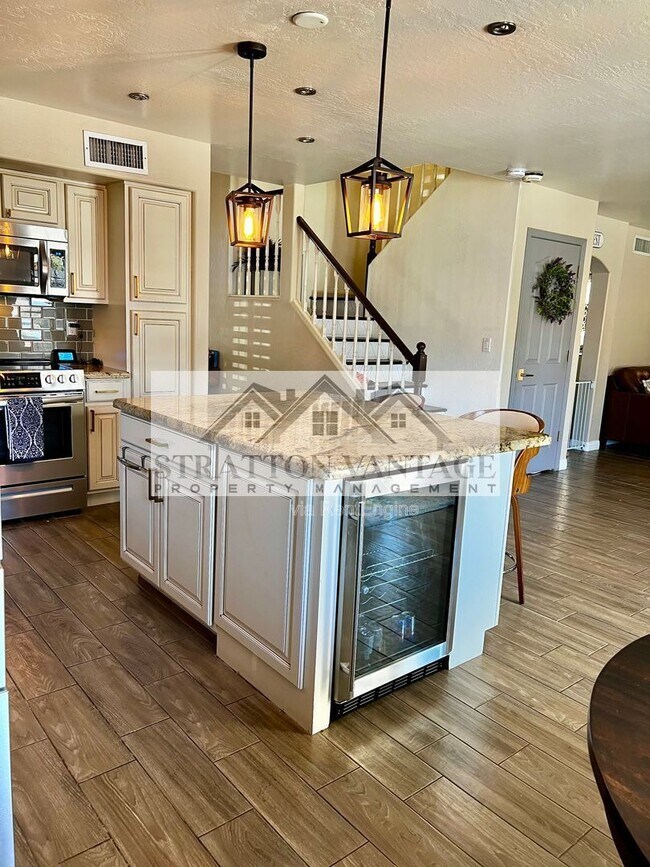 Building Photo - 4682 W Oakland St