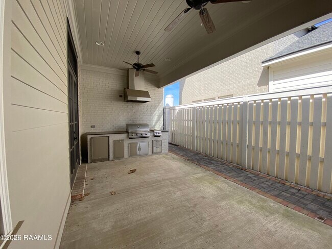 Building Photo - 2110 Belfleur St