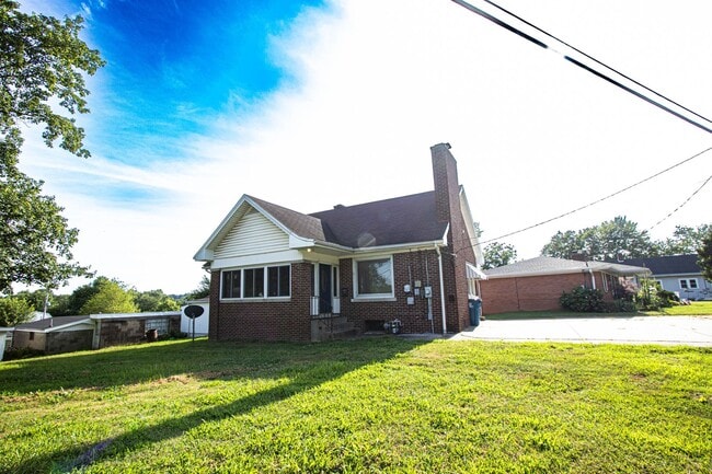 Primary Photo - Coming Soon 3 Bedroom Westside House