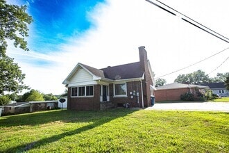 Building Photo - Coming Soon 3 Bedroom Westside House