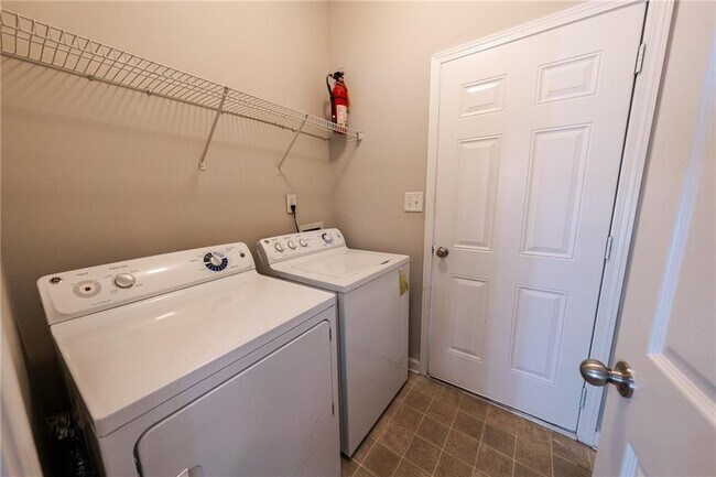 Building Photo - 4995 Berkeley Oak Dr