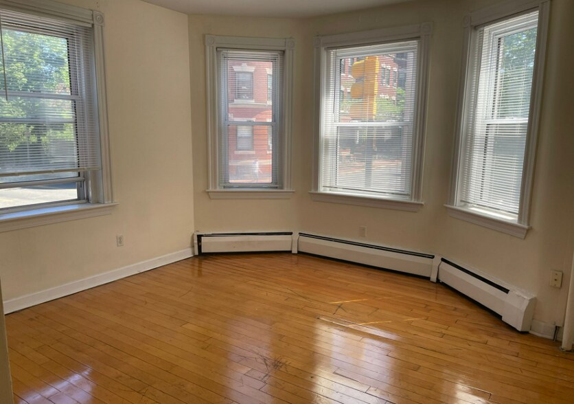 Building Photo - 276 Harvard St