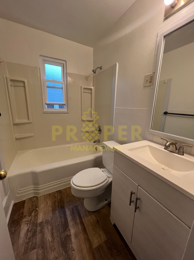 Building Photo - 2 bedrooms 1 bathroom house
