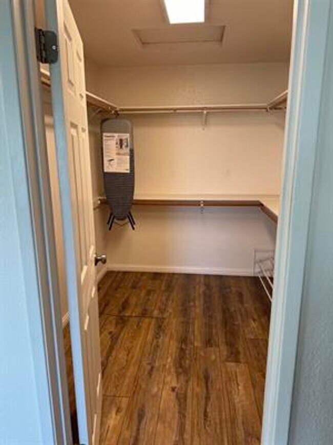 Building Photo - Beautiful single story, 3 bedroom 2 bath home in a gated community!! Available 2/1/26!