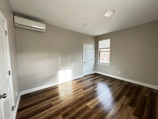 Building Photo - 5 Hampshire St