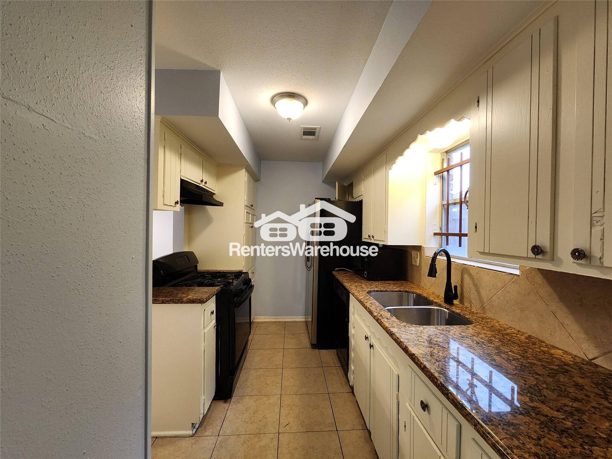 Building Photo - 9619 Guest St