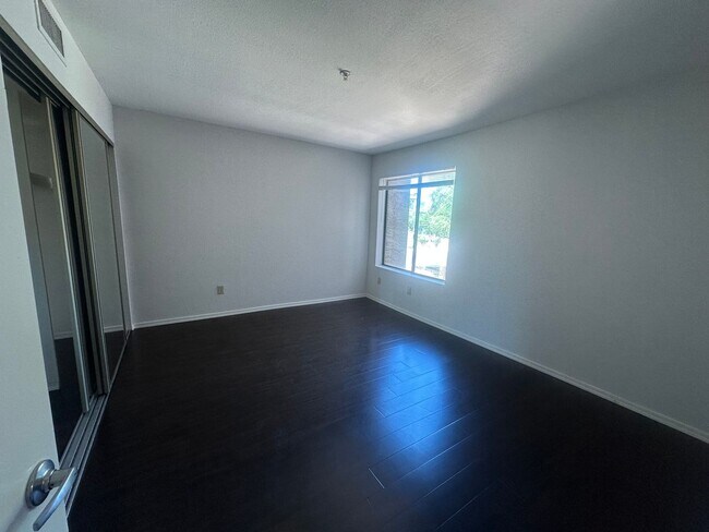 Building Photo - 2 Bed 2 Bath Condo in Old Town Scottsdale