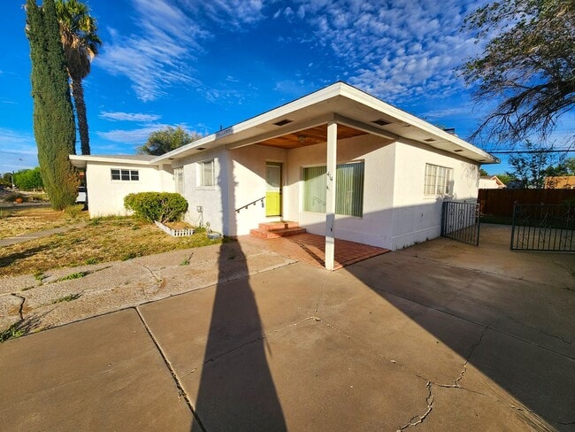 Building Photo - 414 Phillips Dr
