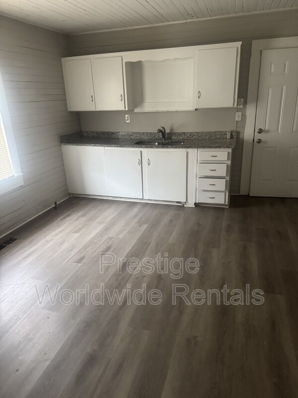 Building Photo - 3905 Oates Ave