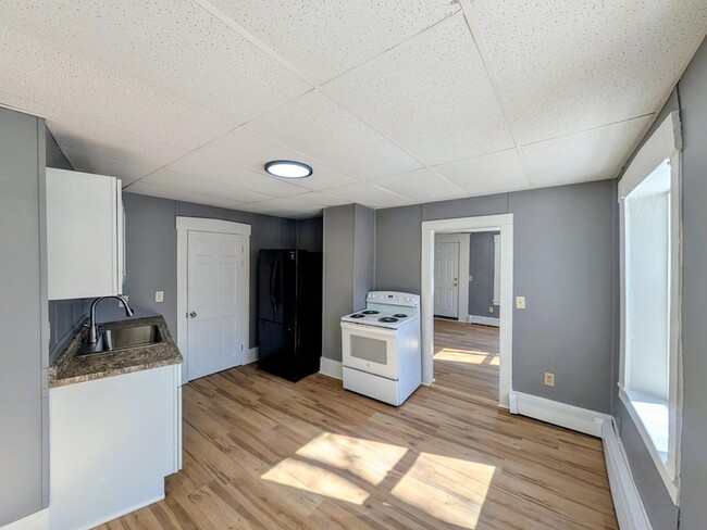 Building Photo - 13-15 Walnut Street Unit 1