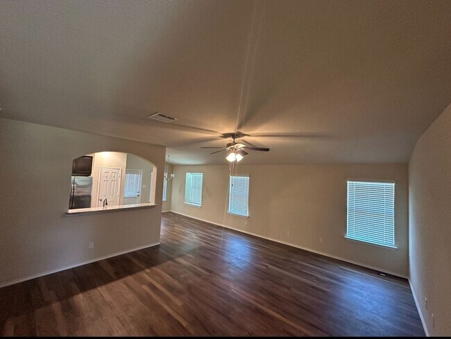 Building Photo - AVAILABLE NOW !