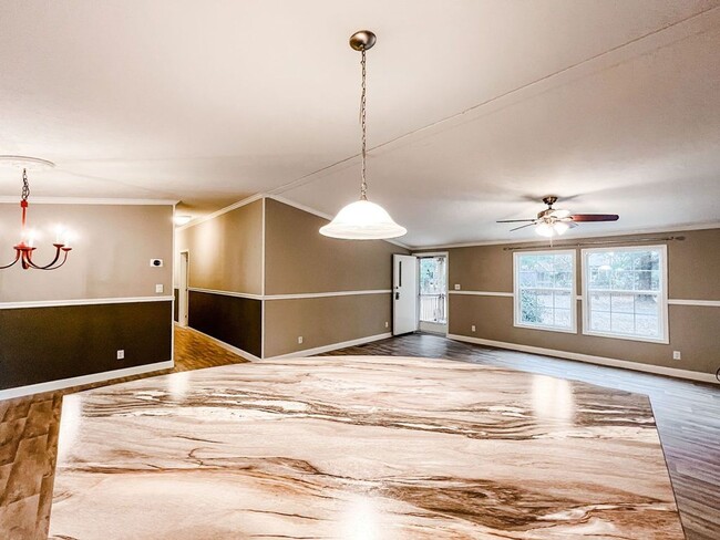 Building Photo - LOCATION! 5 mins from Carolina Beach bridg...